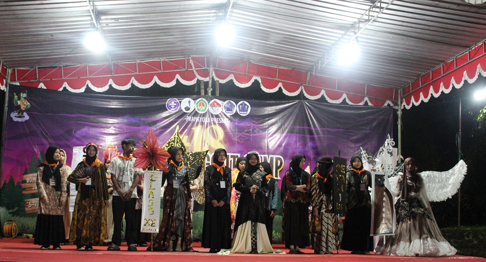 Bangun Kreativitas Siswa, Mayoga Scout Camp MAN 3 Sleman Tampilkan Lomba Fashion Show Citra Batik Nusantara